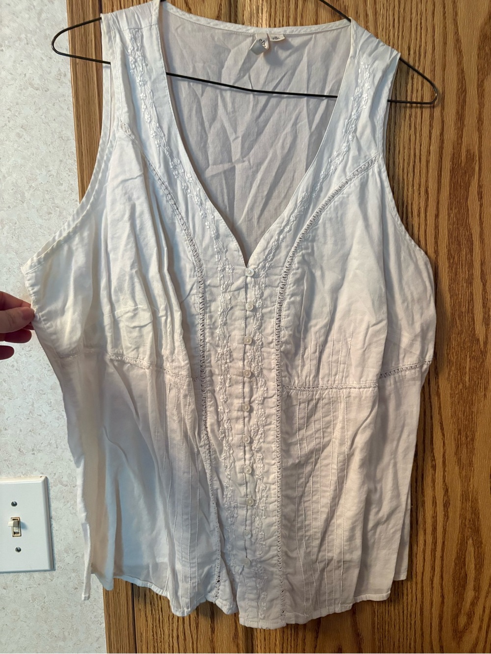 St. John's Bay White Embroidered V-Neck Sleeveless Camisole
